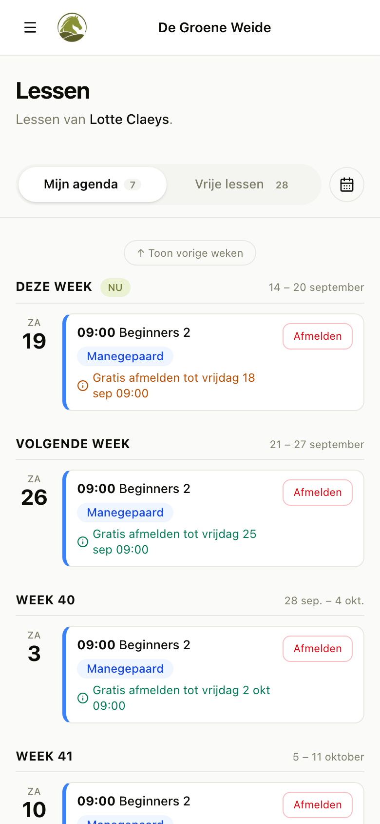 Lessenagenda in het klantenportaal op een gsm, met per les een afmeldknop en de regel tot wanneer gratis afmelden kan.